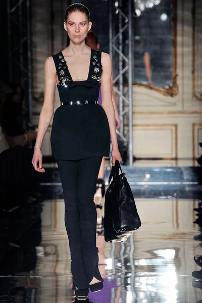 Look 15